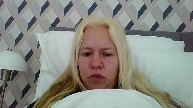 Snapshot of jennyblondeuk chatting on April 1, 2026, 9:10 am jennyblondeuk online show from April 1, 2026, 9:10 am