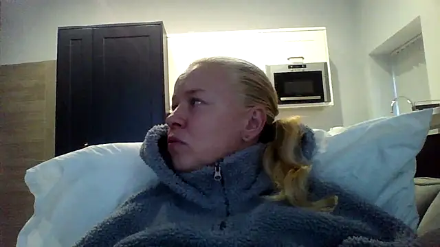 Snapshot of jennyblondeuk chatting on April 2, 2026, 5:32 pm jennyblondeuk online show from April 2, 2026, 5:32 pm