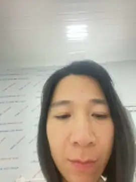 Elly-y online show from December 22, 2025, 1:24 am