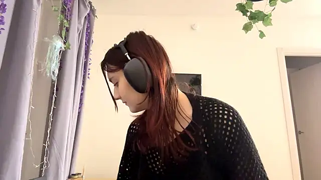 Snapshot of LoftingMumps chatting on January 14, 2026, 12:05 am LoftingMumps online show from January 14, 2026, 12:05 am