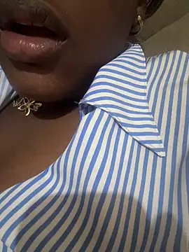 amorasecy online show from May 18, 2026, 4:02 pm