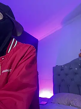 cute emmma online show from April 10, 2026, 11:04 am