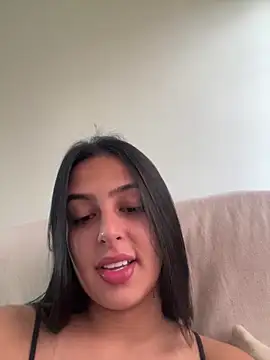 Snapshot of jujuarantes__2026 chatting on April 28, 2026, 2:11 pm jujuarantes 2026 online show from April 28, 2026, 2:11 pm
