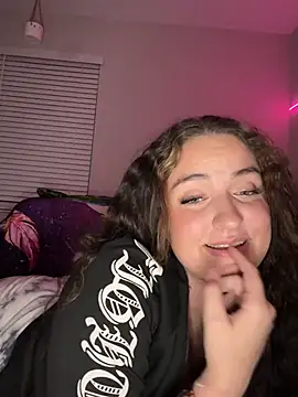 LushLaniii online show from February 3, 2026, 9:47 am