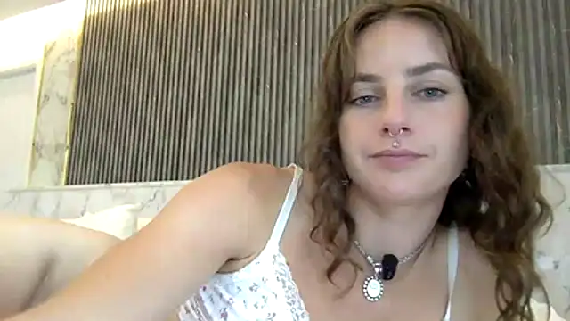 Snapshot of miamiamuse chatting on January 6, 2026, 1:53 am miamiamuse online show from January 6, 2026, 1:53 am