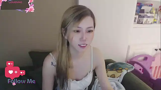 Snapshot of whitecat13 chatting on May 13, 2026, 10:12 am whitecat13 online show from May 13, 2026, 10:12 am