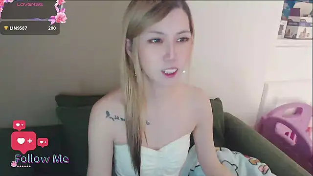 Snapshot of whitecat13 chatting on May 20, 2026, 10:32 am whitecat13 online show from May 20, 2026, 10:32 am