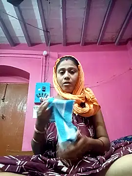 Hooghlypinkivabi online show from February 4, 2026, 12:44 pm