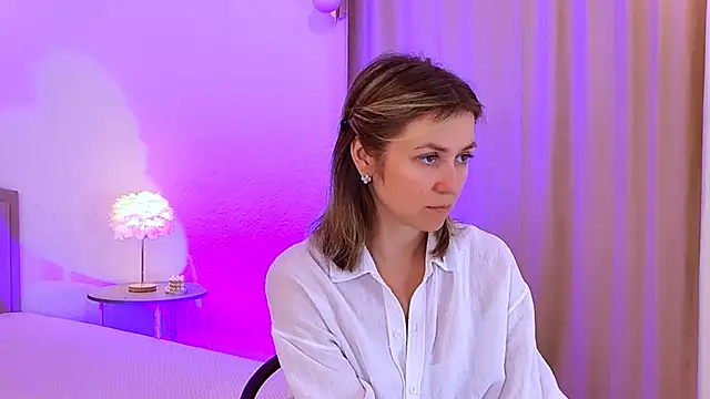 Snapshot of EmeraldGlow chatting on February 5, 2026, 3:05 pm EmeraldGlow online show from February 5, 2026, 3:05 pm