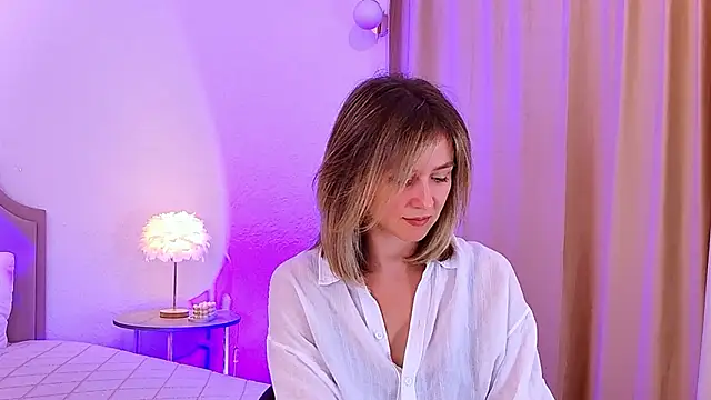 Snapshot of EmeraldGlow chatting on February 8, 2026, 3:04 pm EmeraldGlow online show from February 8, 2026, 3:04 pm