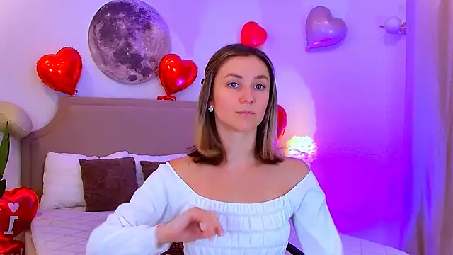 Snapshot of EmeraldGlow chatting on February 13, 2026, 2:46 pm EmeraldGlow online show from February 13, 2026, 2:46 pm