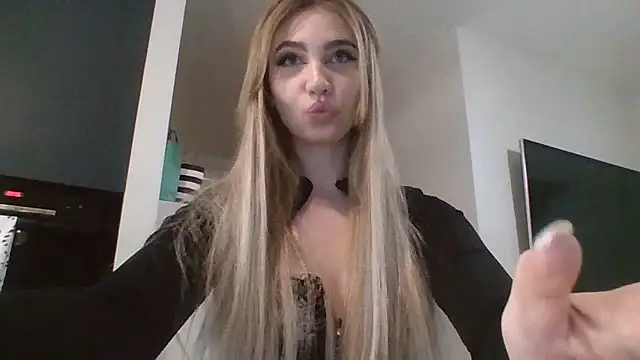 Snapshot of TeenLily chatting on February 25, 2026, 7:56 pm TeenLily online show from February 25, 2026, 7:56 pm