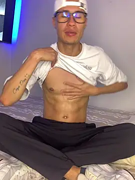 Snapshot of Latin_Paisa_Boy chatting on January 10, 2026, 2:46 am Latin Paisa Boy online show from January 10, 2026, 2:46 am