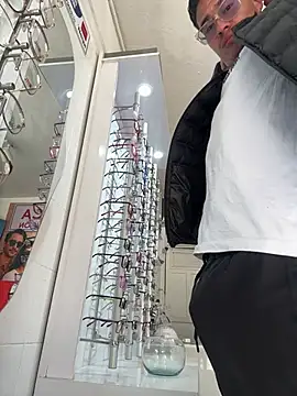 Latin Paisa Boy online show from March 19, 2026, 5:39 pm