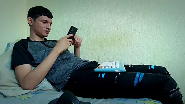 Snapshot of LeonS_20cm chatting on January 13, 2026, 4:40 am LeonS 20cm online show from January 13, 2026, 4:40 am