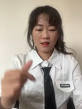 Molly-xiao online show from April 16, 2026, 1:28 am