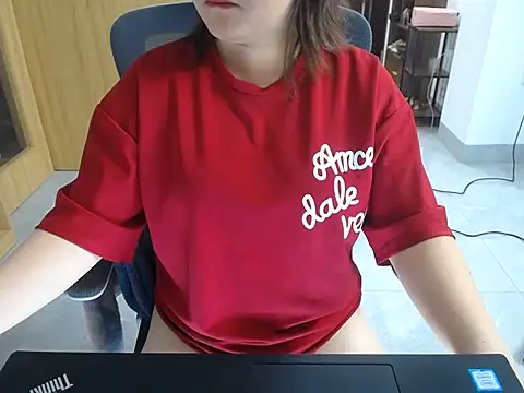 Snapshot of Coffee_Milktea chatting on July 29, 2026, 11:30 am Coffee Milktea online show from July 29, 2026, 11:30 am