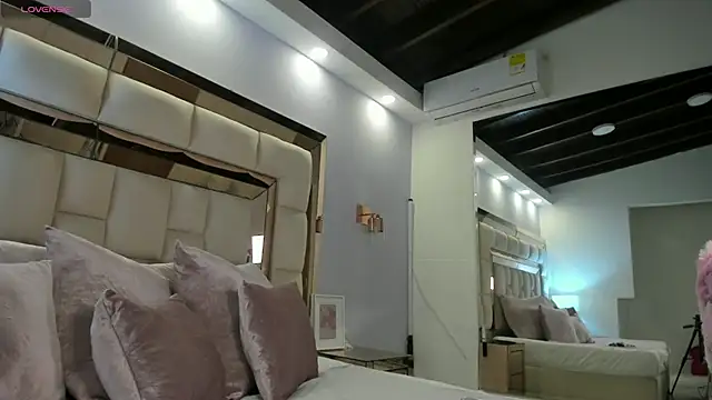 Snapshot of cloemorween chatting on January 8, 2026, 3:20 am cloemorween online show from January 8, 2026, 3:20 am