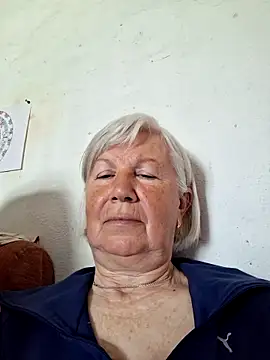 Snapshot of KlaudiaDarling chatting on May 4, 2026, 8:10 am KlaudiaDarling online show from May 4, 2026, 8:10 am