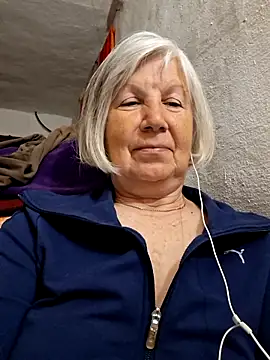 Snapshot of KlaudiaDarling chatting on May 5, 2026, 6:49 pm KlaudiaDarling online show from May 5, 2026, 6:49 pm