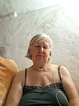 Snapshot of KlaudiaDarling chatting on June 7, 2026, 6:33 pm KlaudiaDarling online show from June 7, 2026, 6:33 pm