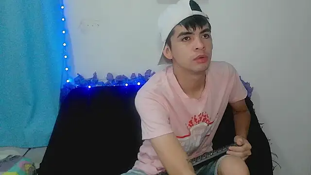 nico22love online show from February 3, 2026, 12:10 pm