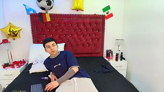 Snapshot of Jaden_and_sofia chatting on June 30, 2026, 3:07 am Jaden and sofia online show from June 30, 2026, 3:07 am