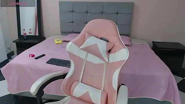 Abby Hiiltoon online show from January 14, 2026, 4:29 am