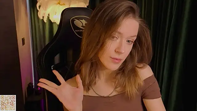 Snapshot of emmasday chatting on February 3, 2026, 9:58 am emmasday online show from February 3, 2026, 9:58 am