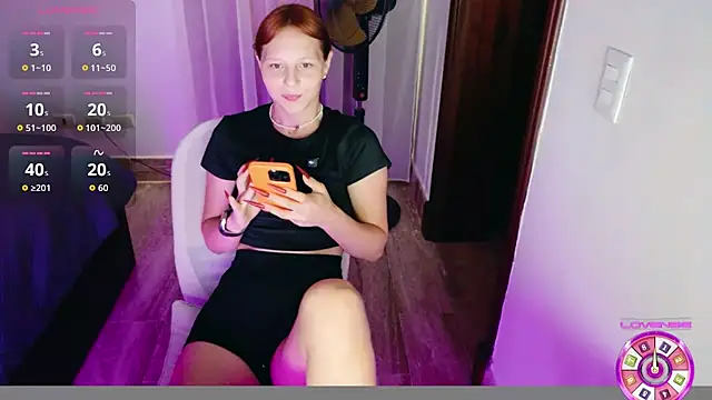 Snapshot of ViktoriaSilk chatting on June 7, 2026, 6:11 pm ViktoriaSilk online show from June 7, 2026, 6:11 pm