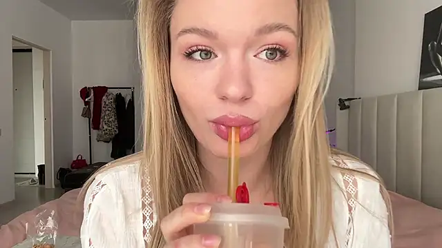 Snapshot of Missfit_ chatting on January 11, 2026, 8:41 am Missfit online show from January 11, 2026, 8:41 am