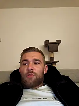 Snapshot of Benjamiinlt chatting on April 7, 2026, 7:25 pm Benjamiinlt online show from April 7, 2026, 7:25 pm