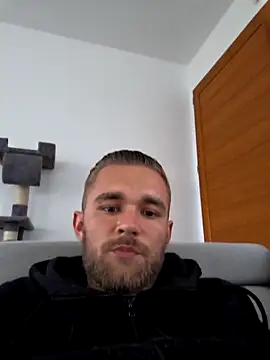 Snapshot of Benjamiinlt chatting on May 5, 2026, 6:38 pm Benjamiinlt online show from May 5, 2026, 6:38 pm