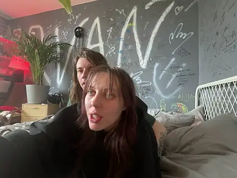 EmmaLyrica online show from April 14, 2026, 1:17 pm