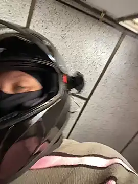 Scarlet auraa online show from April 15, 2026, 7:32 pm