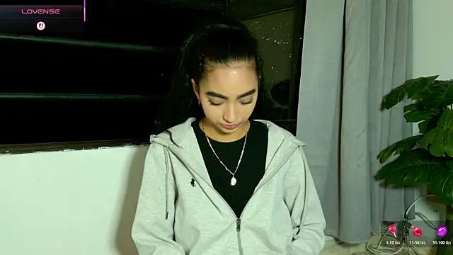 adelineevs online show from July 13, 2026, 12:02 am