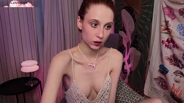 Hippieaura online show from June 4, 2026, 11:44 pm