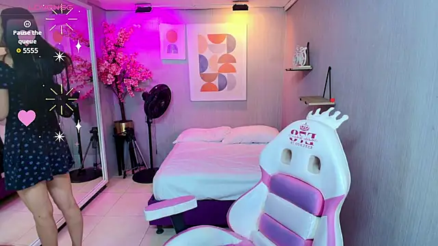 Snapshot of Sol_rousse chatting on January 14, 2026, 12:00 pm Sol rousse online show from January 14, 2026, 12:00 pm