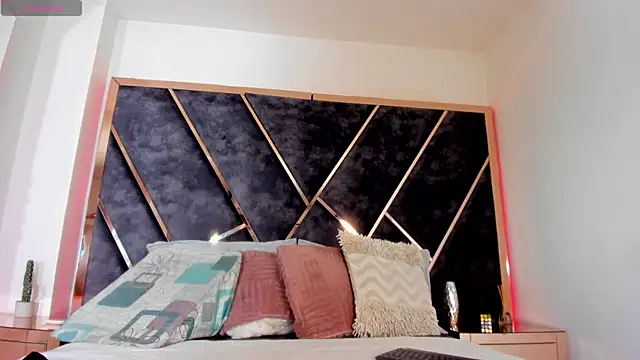 Chloe Connor online show from February 21, 2026, 11:55 am