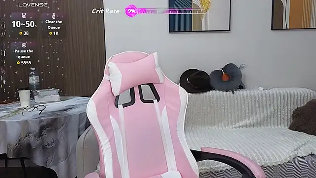 jasmilee online show from April 13, 2026, 7:52 pm