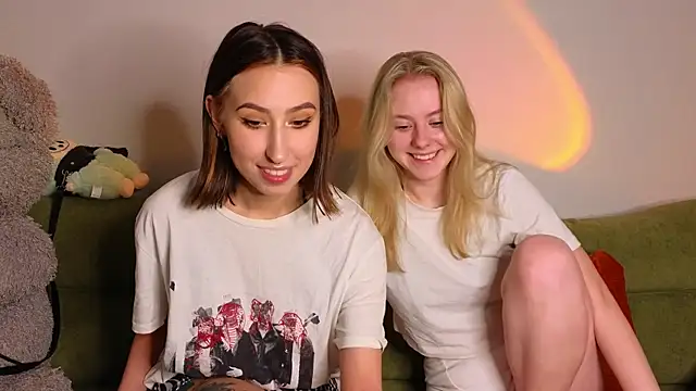 Snapshot of Mimipaws chatting on January 5, 2026, 7:28 pm Mimipaws online show from January 5, 2026, 7:28 pm