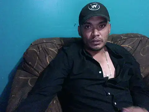 Snapshot of latinomoreno95 chatting on February 26, 2026, 1:04 am latinomoreno95 online show from February 26, 2026, 1:04 am