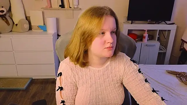 Ol1via online show from April 11, 2026, 3:44 am