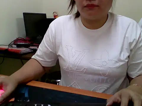 Sarah no land online show from April 9, 2026, 3:06 am