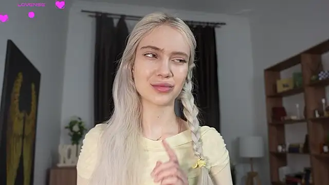 KristalCrowner online show from March 20, 2026, 7:41 pm