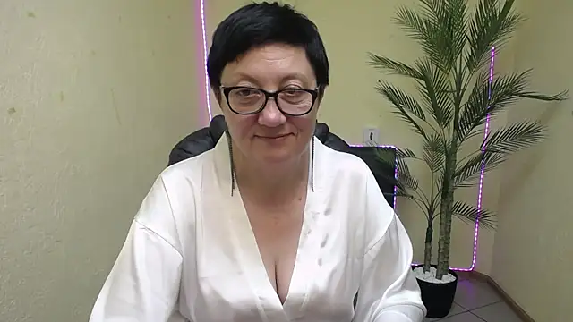 EmilyL0ve online show from May 31, 2026, 6:09 pm