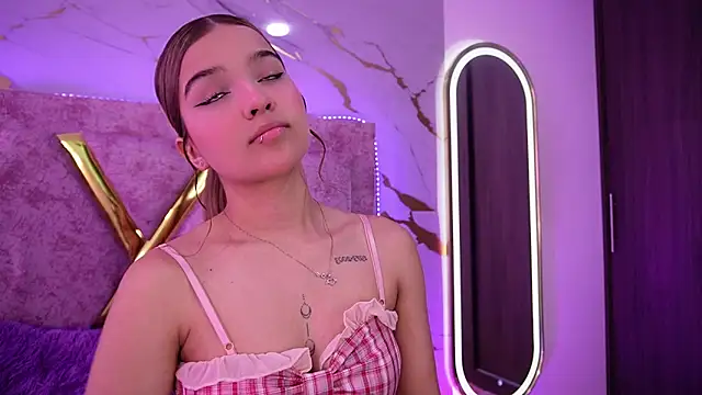 Lia collinsx online show from January 7, 2026, 8:55 pm