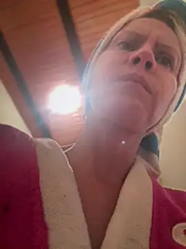 Snapshot of cintia_love chatting on January 12, 2026, 6:35 pm cintia love online show from January 12, 2026, 6:35 pm