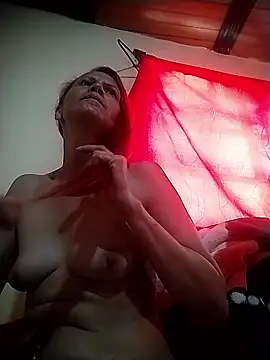 Snapshot of cintia_love chatting on January 14, 2026, 9:20 pm cintia love online show from January 14, 2026, 9:20 pm