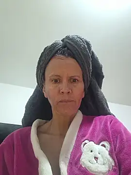 cintia love online show from April 5, 2026, 5:43 pm